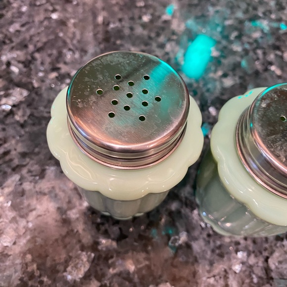 Pioneer Woman Salt and Pepper Shakers - Picture 6 of 11